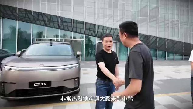 何小鹏携张颖试驾小鹏GX后现场下单，GX采用航空级六重冗余安全设计