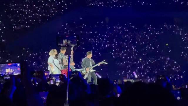 谢霆锋咨询AI演唱会穿搭建议互动逗趣