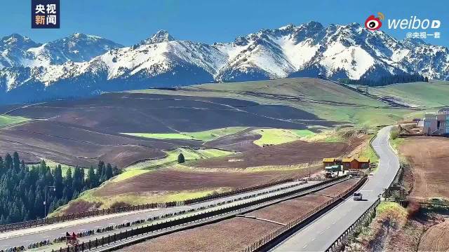 江布拉克雪山森林相映成画，魏大勋关晓彤献唱祖国美景