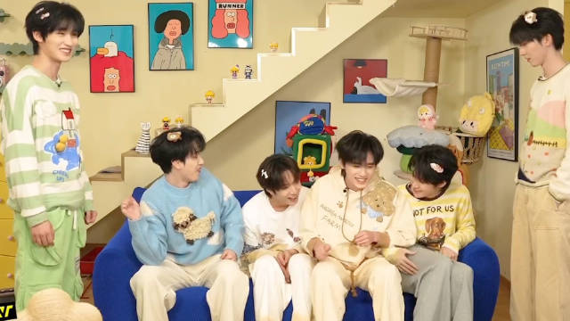 时代少年团成员直播互动引发爆笑