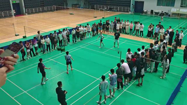 也是被雅琼姐姐选中了呜呜呜 图图：反手不行啊 输了跑圈去