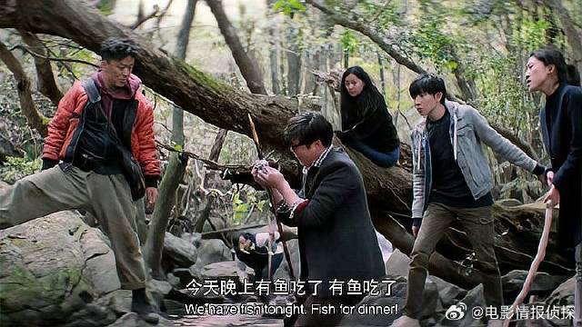 大家齐心协力，跟着宝强学习生存知识，日子逐渐好起来