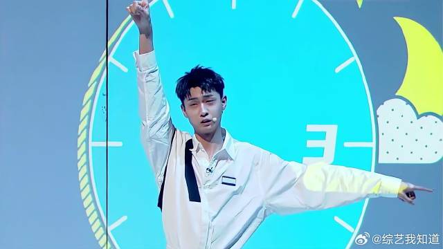 何炅携众嘉宾演唱《对你的烦恼说拜拜》，感染力极强