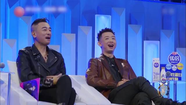 王源常石磊太难了！唱歌前，还要为干冰操心！