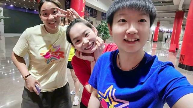 国乒陪练孙铭阳退役，曾长期模拟伊藤美诚助力孙颖莎