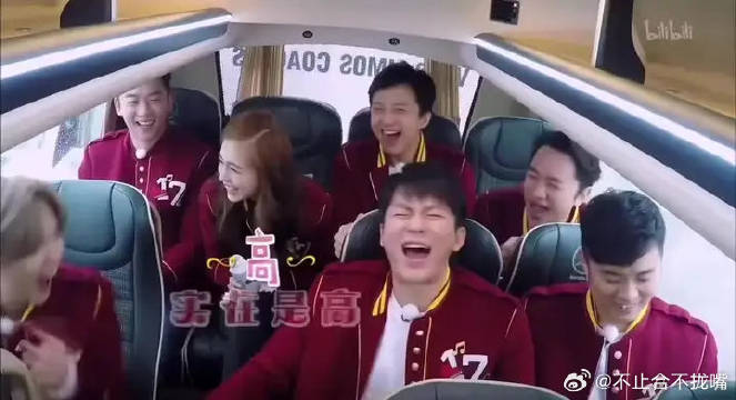 10年前的他们，没有人望向窗外