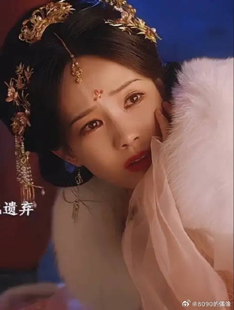宋一梦得知南衡从未爱过自己，从城楼一跃而下