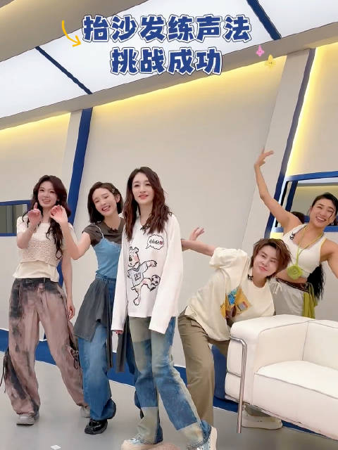 唐艺昕分享抬沙发练声法，师姐李小冉传授技巧