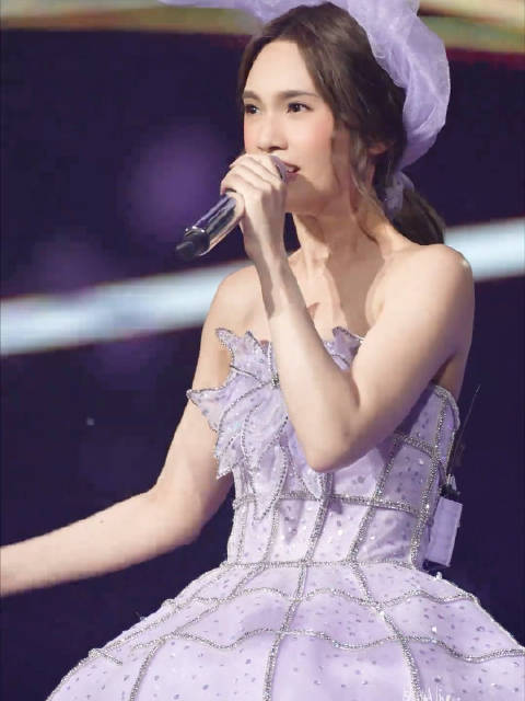 杨丞琳演唱会演唱《左边》 一开口就梦回《奋斗》
