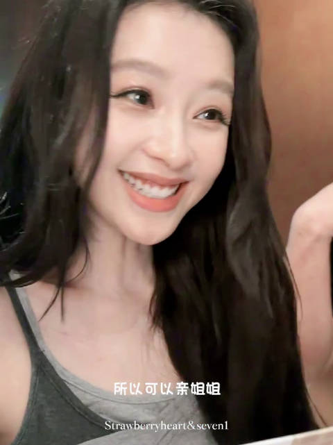孙怡回应粉丝神逻辑，笑称不是亲姐姐所以可以亲