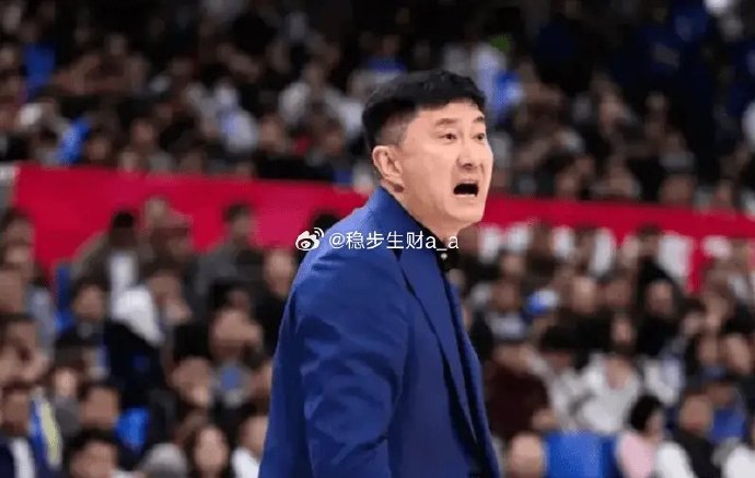 部分球迷和媒体质疑杜锋执教和球队管理的依据有哪些？