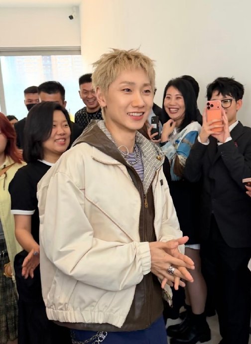 粉丝们为什么对汪苏泷这种“上班想玩”的瞬间特别有共鸣？