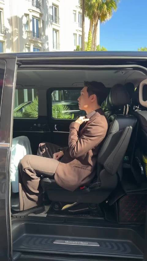 张艺兴出发戛纳红毯，啊啊啊啊总裁来的 ！