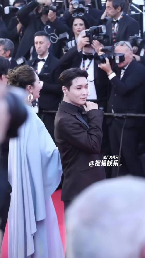 张艺兴国际影响力的lay气场全开