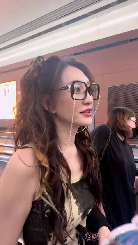 李小冉收粉丝祝福感动落泪，回应称双向奔赴