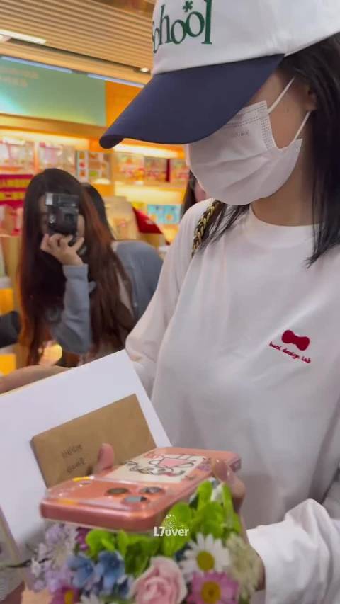 260513姐姐@孙怡微博 长沙出发路透！