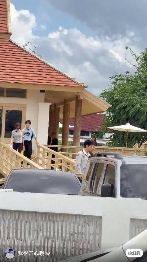 说啥呢笑的这么开心！
