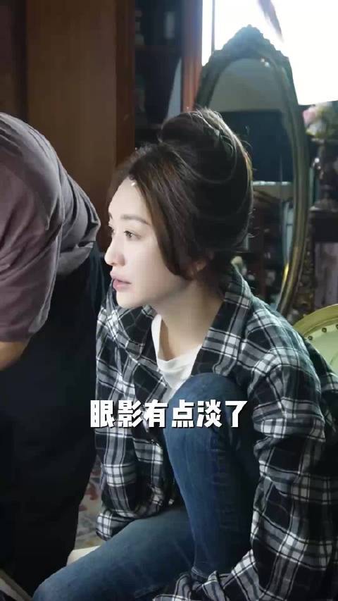 李小冉化妆间啃汉堡引热议，浪姐三公四公时间未定
