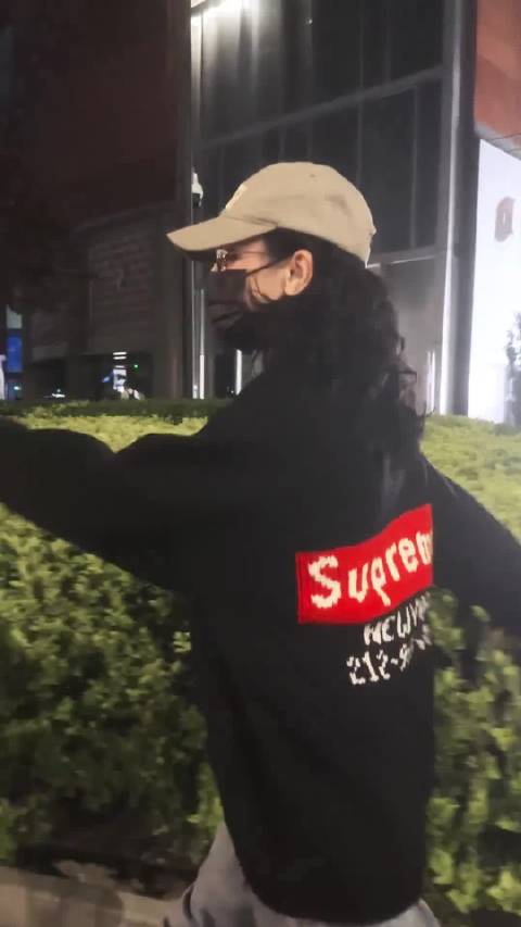 这个萌萌的滴滴叭叭，一边走一边唱葫芦娃太可爱了