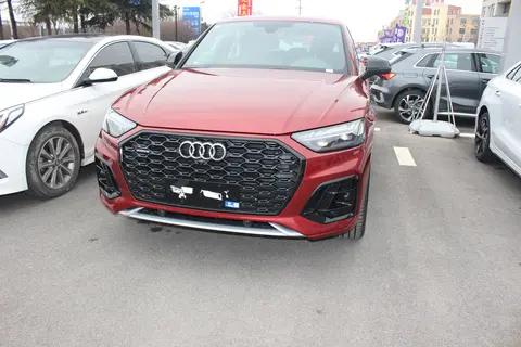 实拍奥迪Q5L,红色车漆很大气,配座椅加热真皮方向盘