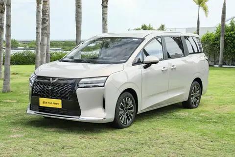 五菱的星光730 PHEV：1100km续航+7座大空间，10万级MPV卷疯了？
