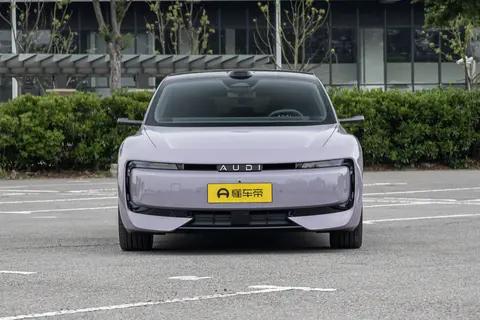 相亲成功，带女朋友回石家庄，入手奥迪E5开启新生活