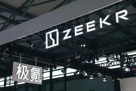 极氪001的焕新与换芯：为新车主免费铺路，让老车主付费搭桥
