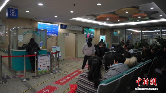 (新春走基层)小年里的儿科急诊“守夜人”:用一夜未眠换患儿平安黎明