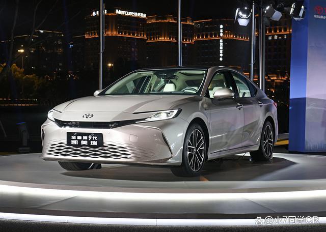 全新丰田凯美瑞2.5升双擎版上市,售价21.98-25.98万元