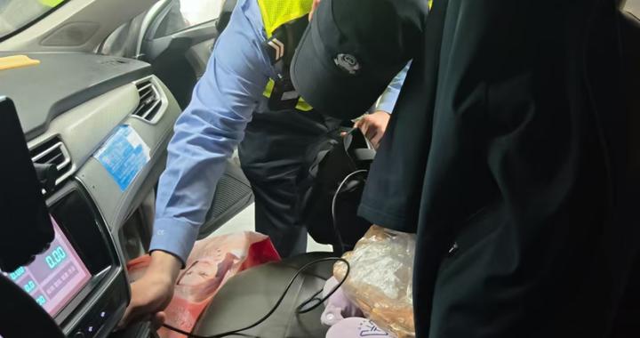 拆除出租车GPS后藏在机场周边，10人因骗取机场免排队接客资格被罚