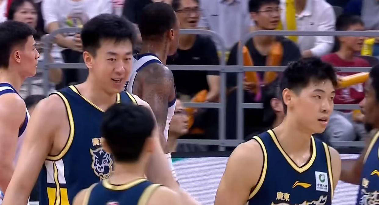 广东男篮新外援麦考伊引发热议，助力杜锋冲击总决赛？