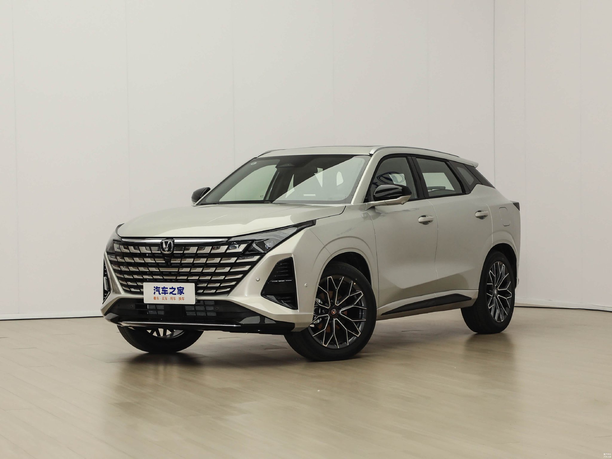 长安又获成功!UNI-Z3月销量稳定破9500辆,家用代步能一车搞定?