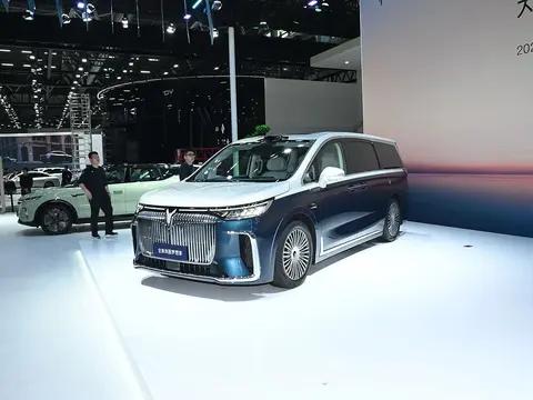 关于岚图梦想家2025款 PHEV四驱卓越鲲鹏版详细介绍