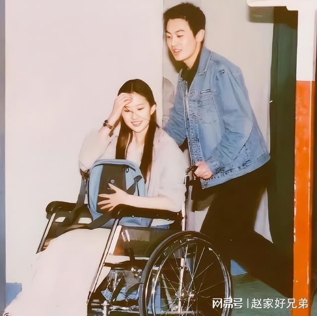 刘亦菲朱亚文的旧照流出，曝光二十年情谊，有洁癖却让刘亦菲坐床|罗晋|娱乐圈|江一燕|公众视野_订阅