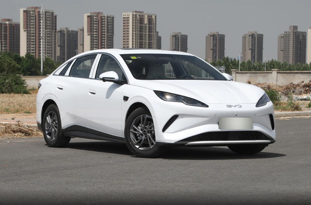 【标配天神之眼C，10.98万起海豹06EV_汽车新闻】-易车_比亚迪海洋迁安金利海展厅