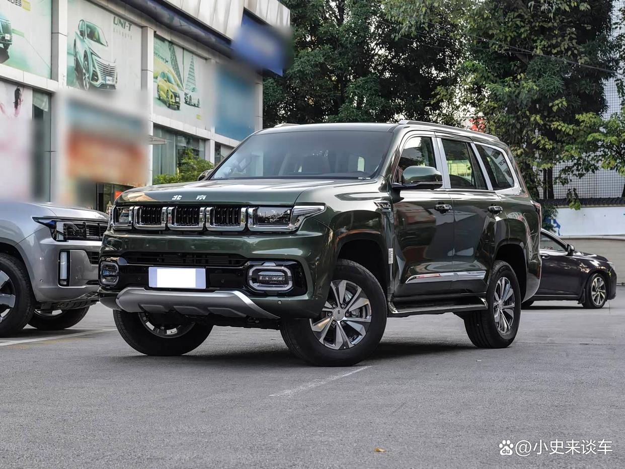 全新中大型硬派SUV上市!售价亲民,外观硬朗,搭载2.0T+48V轻混