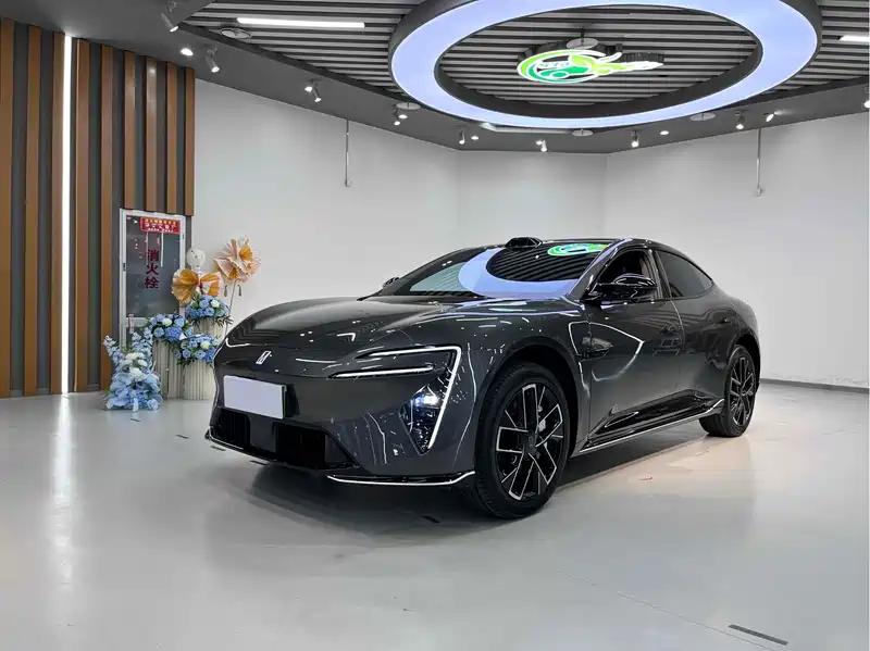 2025款阿维塔06二手车,新势力豪华时尚潮酷,直降价22.52万