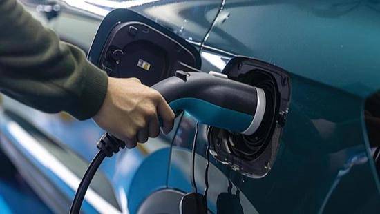 4月汽车销量前十名仅剩1款油车!油退电进加速，中国车市进入全新拐点_电车_月销量_数据