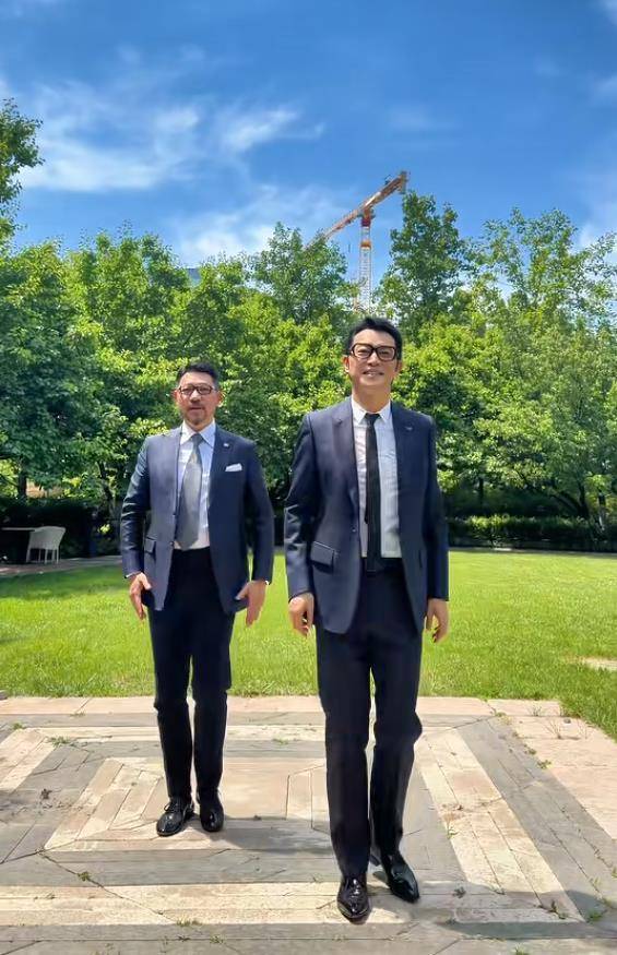 沙溢和法拉利大叔一起跳舞,网友:瘦到都认不出来了