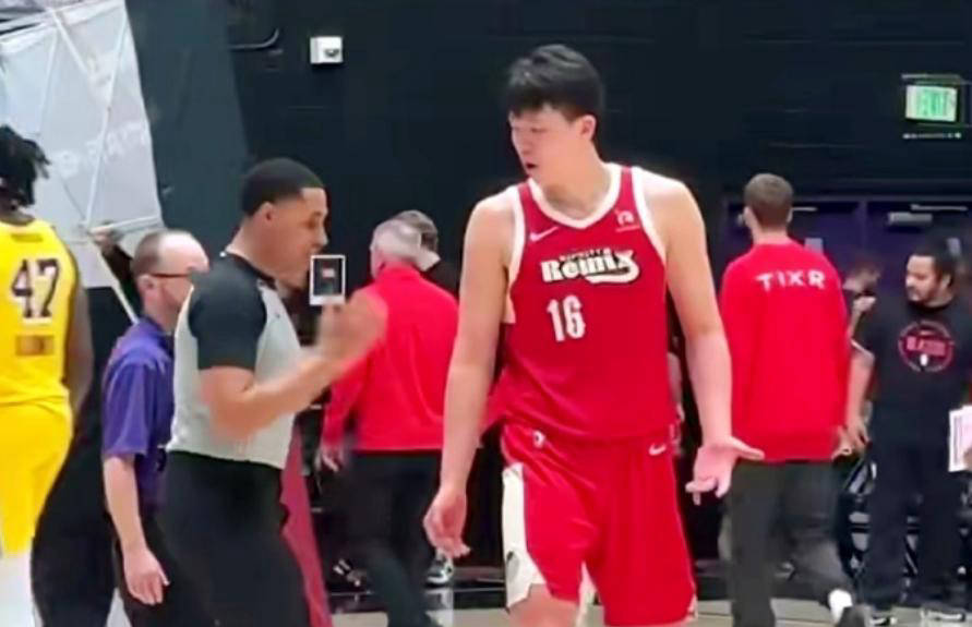 杨瀚森单场6次失误表现低迷，提升刻不容缓！