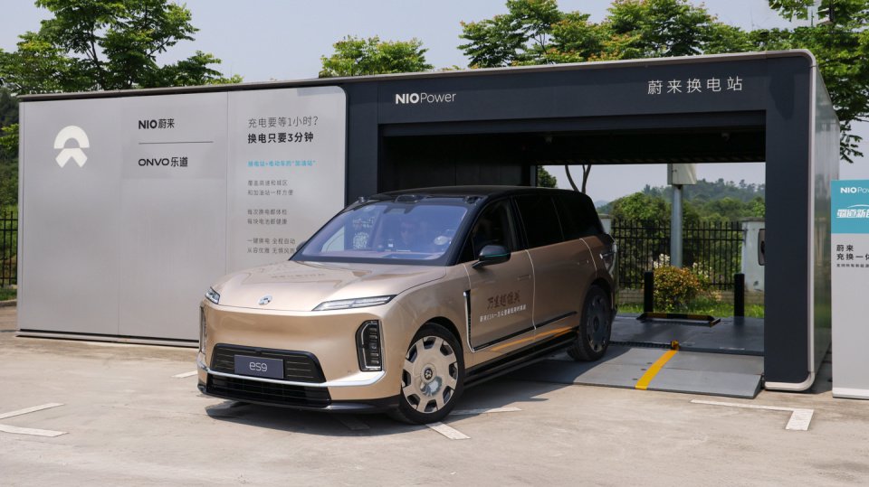 蔚来 ES9「万里越雄关」一万公里最短用时挑战车抵敦煌