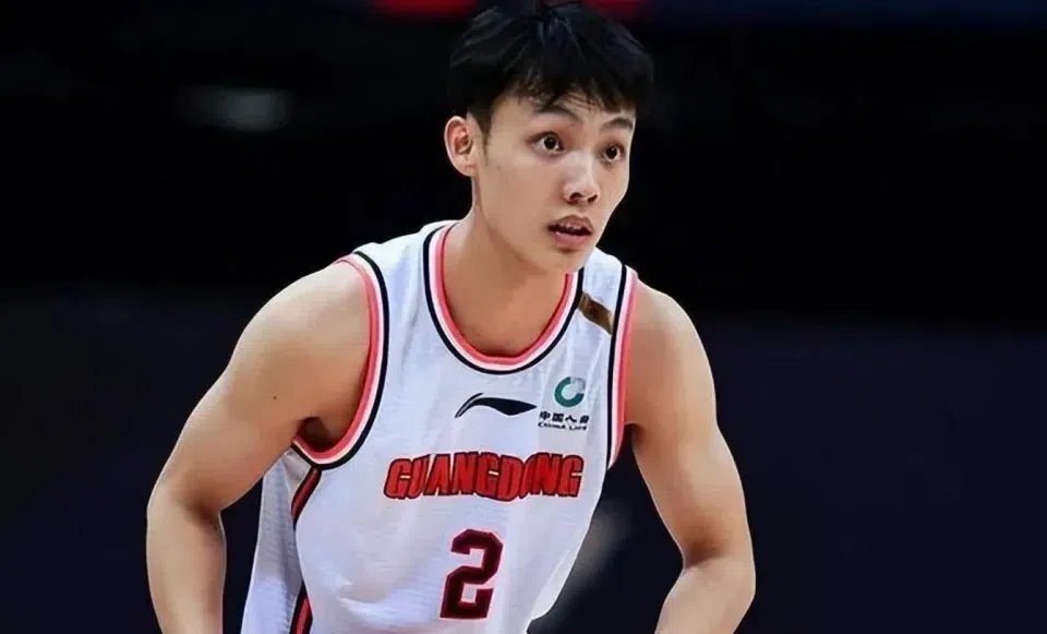 广东男篮为什么被淘汰？杜锋责任太大，全场比赛6大昏招害惨徐杰，每一个都扎心