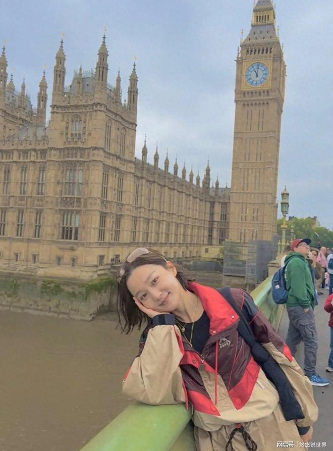 马龙妻子夏露晒伦敦旅行美照，状态超绝，素颜搭配简单穿搭好清秀