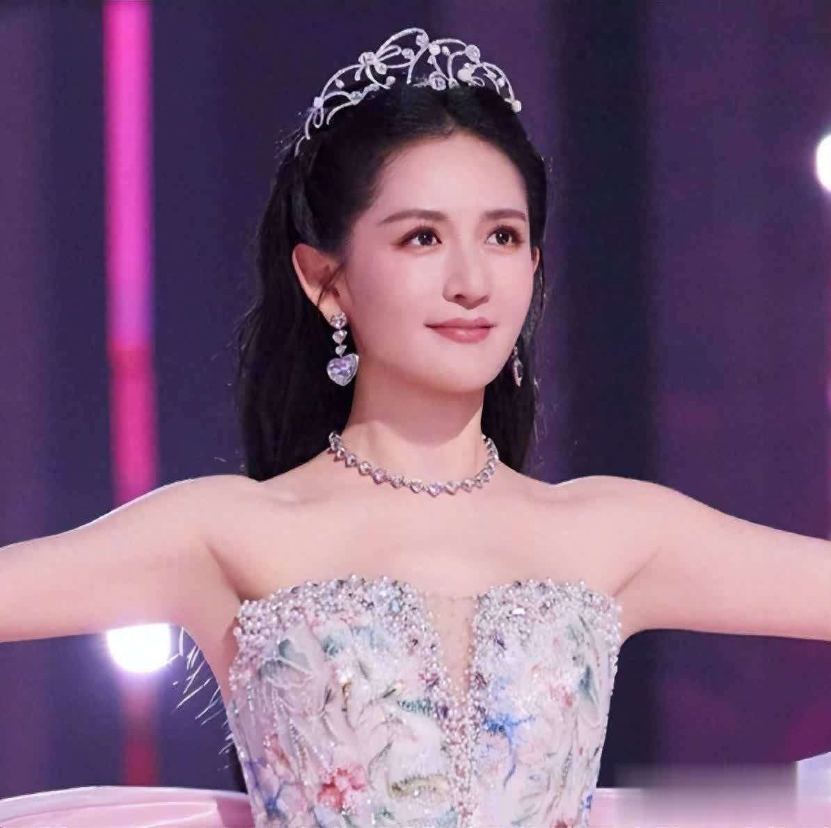 谢娜演唱会幕后曝光，张杰团队助阵，坦言票价难覆盖成本