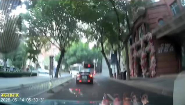 福田18米铰接车天津路试顺利通过大沽北路弯道