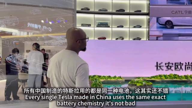 美国车评人体验中国90秒极速换电，惊叹技术如未来照进现实