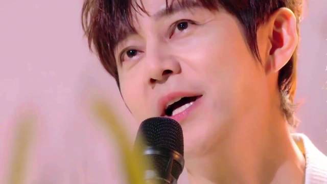网友调侃何炅演唱会未通知本人