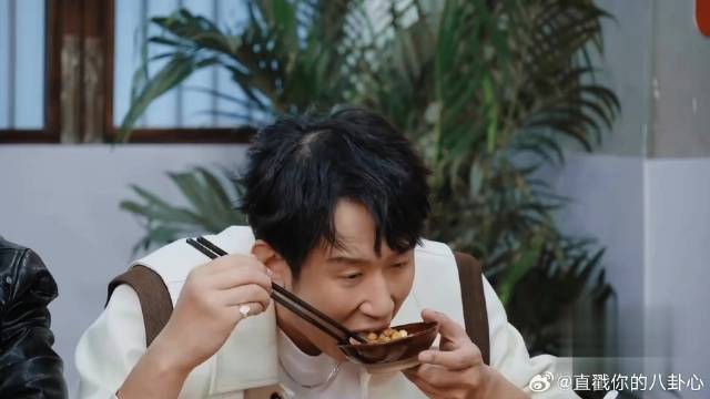 男明星干饭有多离谱，一份鱼香肉丝直接让全员