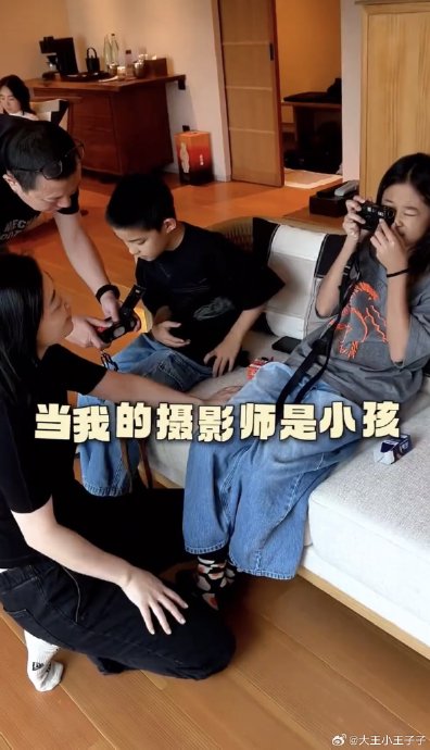 《妈妈是超人》节目里的阳阳和现在近照中的他有什么变化？