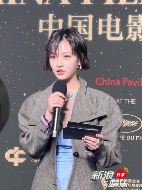 李庚希戛纳全英文致辞，分享《狂野时代》获奖与《无名名女孩》入围喜悦